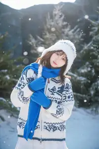 Cozy Winter Charm: Pao Pao Xiao Mie's Warmth Amidst the Snow Vol.8544-2