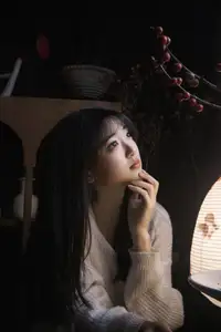 YiTuYu Vol.8549: Leng Ku Wang Ye's Dreamy Elegance in a White Sweater-5