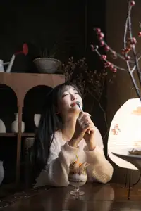 YiTuYu Vol.8549: Leng Ku Wang Ye's Dreamy Elegance in a White Sweater-13