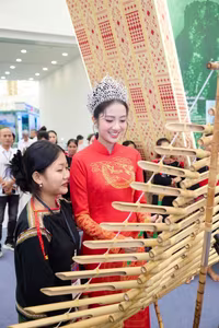 Admire Miss Ha Truc Linh at 20: From Crowning Moment to Fashion Icon-10