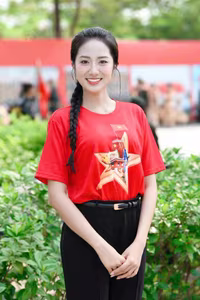 Admire Miss Ha Truc Linh at 20: From Crowning Moment to Fashion Icon-9