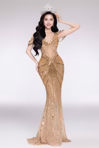 Admire Miss Ha Truc Linh at 20: From Crowning Moment to Fashion Icon-5