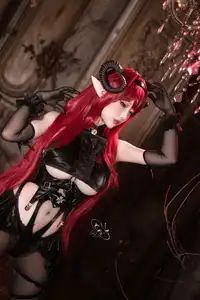 Coser Qie Qie Celia Transforms into Hindenburg: The Alluring Mystique of the Red-Haired Demoness in Unique Cosplay Photoshoot.-3