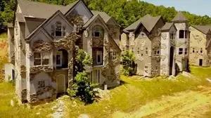 Mystery Resort: A Decade-Long Abandoned Villa Village, Haunting Scene-1