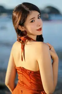 YiTuYu Vol.8522: Yi Ming's Captivating Beauty Under Golden Hour Sun-9