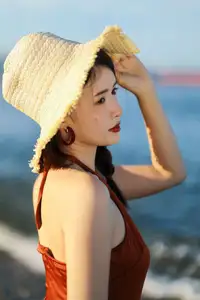 YiTuYu Vol.8522: Yi Ming's Captivating Beauty Under Golden Hour Sun-7