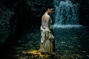 YiTuYu Vol.8530 Yi Ming: Ethereal Beauty, Mysterious Light on Water-6