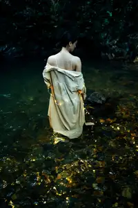 YiTuYu Vol.8530 Yi Ming: Ethereal Beauty, Mysterious Light on Water-5