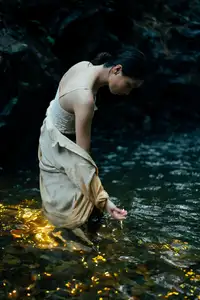 YiTuYu Vol.8530 Yi Ming: Ethereal Beauty, Mysterious Light on Water-8