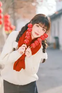 YiTuYu Vol.8562: Sai Xi Xi Li Ma Radiates Festive Charm in Warm Winter Style-17