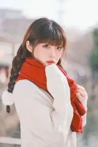 YiTuYu Vol.8562: Sai Xi Xi Li Ma Radiates Festive Charm in Warm Winter Style-8