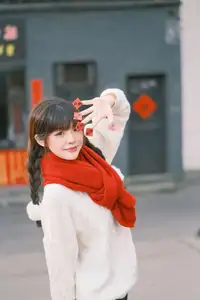 YiTuYu Vol.8562: Sai Xi Xi Li Ma Radiates Festive Charm in Warm Winter Style-20