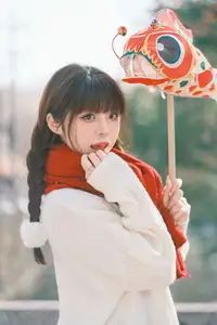 YiTuYu Vol.8562: Sai Xi Xi Li Ma Radiates Festive Charm in Warm Winter Style-23