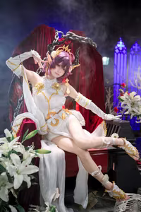 Coser Jiu Qi Miao as Granblue Fantasy Grea: Enchanting and Regal Cosplay Masterpiece-13