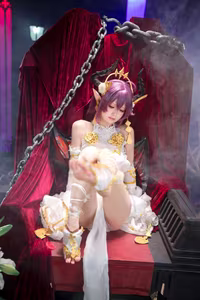 Coser Jiu Qi Miao as Granblue Fantasy Grea: Enchanting and Regal Cosplay Masterpiece-9