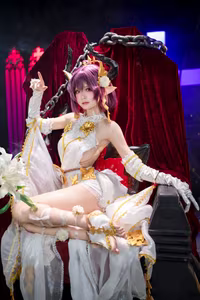 Coser Jiu Qi Miao as Granblue Fantasy Grea: Enchanting and Regal Cosplay Masterpiece-3