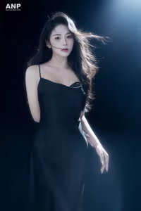 VGU No.10: Captivating Elegance and Allure in a Mystical Studio Light-2