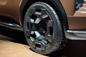 Mitsubishi Elevance: The Luxurious Electric SUV Redefining Adventure for Off-road Enthusiasts-11