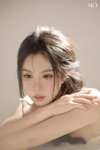 VGU No.195 Ethereal Beauty MO: Captivating Portrait of a Gentle Muse Amidst Romantic Flowers.-4