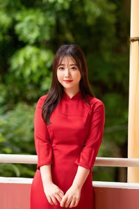 Viral 'Hot Girl' Teacher: Captivating Beauty & Style in Her Latest Look-5