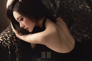 VGU No.28: Unveiling Glamour: A Vision of Elegance in a Timeless Black Dress.-4