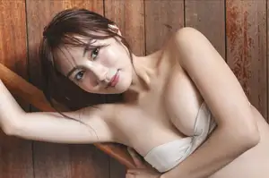 Hikari Kuroki's Radiant Beach Appeal in Weekly No.36: Unveiling Summer Charm-3