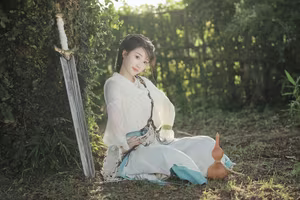 YiTuYu Vol.8273: Chun Yu – Ethereal Wuxia Beauty and Serene Warrior at Sunset-14