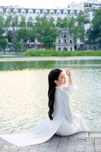 VGU No.77: Elegant Vietnamese Girl in White Ao Dai by Hanois Hoan Kiem Lake-5