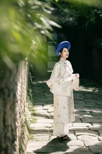 VGU No.157: The Grace of Traditional Vietnamese Ao Dai Blending with Ancient Cultural Heritage-2