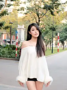Dang Thu Huyen: Former Volleyball Beauty Queen Flaunts Flawless Beauty in Off-Shoulder Top-6