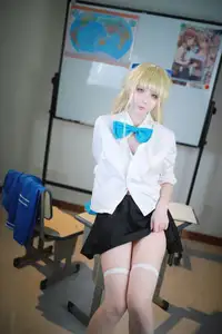 Coser Uesugi Erika Transforms into Asuma Toki in Captivating Blue Archive School Uniform (47P)-12