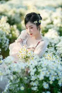 VGU No.191 1000024575: A Girl's Gentle Charm Amidst Pristine White Daisies in Winter.-13