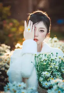 VGU No.191 1000024575: A Girl's Gentle Charm Amidst Pristine White Daisies in Winter.-0