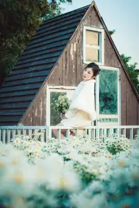 VGU No.191 1000024575: A Girl's Gentle Charm Amidst Pristine White Daisies in Winter.-4
