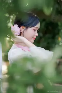 Vietnamese Ao Dai Charm: Traditional Beauty Embraced by Youthful Grace 1000024725-5