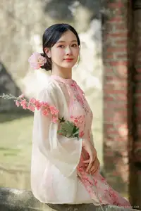 Vietnamese Ao Dai Charm: Traditional Beauty Embraced by Youthful Grace 1000024725-3