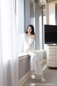 XiuRen No.10445: Yu Zi Jiang Fish – Serene Elegance in Delicate Loungewear-25