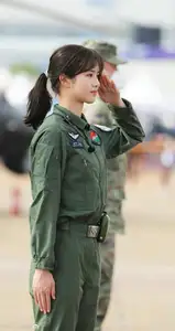 Stunning Female Military Pilot Captivates Viewers with Fairy-like Beauty-0