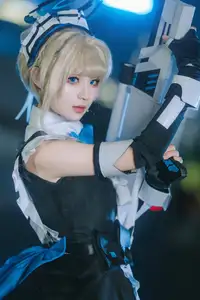 Coser Hua Qi Hana's Stunning Honkai Star Rail Cosplay: Futuristic Maid Warrior 飞鸟马时-5