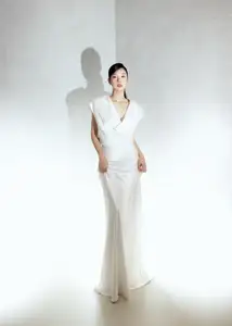 Trinh My Duyen: Fresh, Pure Beauty Like a Muse Under Golden Sunlight-5