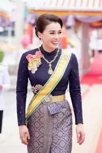 Queen Suthida of Thailand: An Icon of Elegant Fashion Blending Tradition and Modernity-9