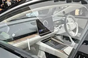 Toyota bZ7: S-Class Sized Electric Sedan, 700km Range. Huawei Tech Stuns!-10