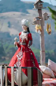 Ethnic Woman in Vibrant Traditional Attire 1000024497-3