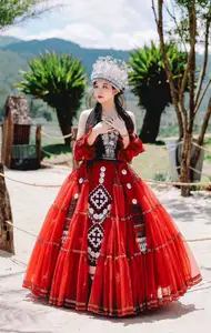 Ethnic Woman in Vibrant Traditional Attire 1000024497-18