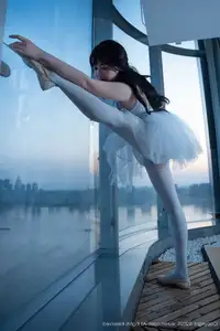 Ruan Qing XuiRen No.10575: Captivating Grace in a Pristine White Ballet Ensemble-21