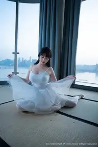 Ruan Qing XuiRen No.10575: Captivating Grace in a Pristine White Ballet Ensemble-3