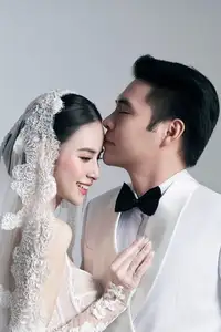 Model Huong Lien's Affectionate Wedding Photoshoot with Husband | Sweet Moments Revealed-8