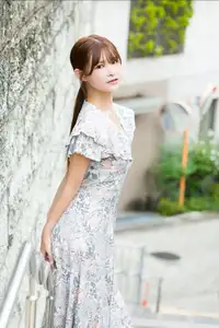 Discover Kaede Kimura's Pure Charm in FRIDAY Digital Photo Book: Koihsuru Ekubo – A Captivating Japanese Girl's Collection.-6