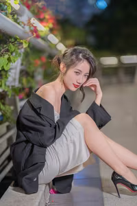 Charming Urban Beauty in White Dress: YiTuYu Art Language Vol.8272-2