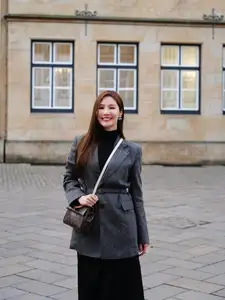 Diem My 9X at 35: Radiant One-Child Mother's Beauty, Elegant Style Captivates All Eyes-0